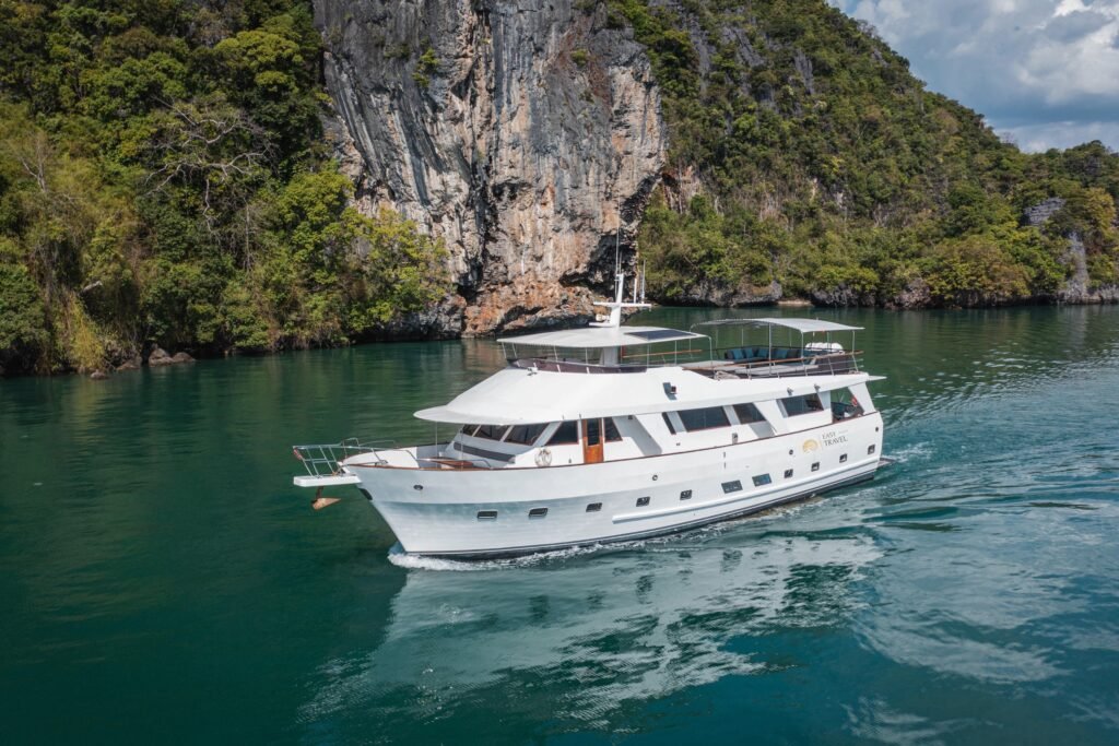 Yacht #128 - Image 1